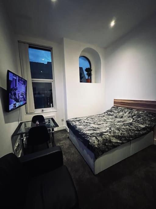 5 Star Luxury Studio Apartment, Big Smart Tv, Wifi, Liverpool City Centre, Easy Access Lock Box Entry! 외부 사진